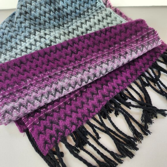 D&Y "Softer than Cashmere" Scarf Chevron Pattern w/Fringe - Picture 2 of 3